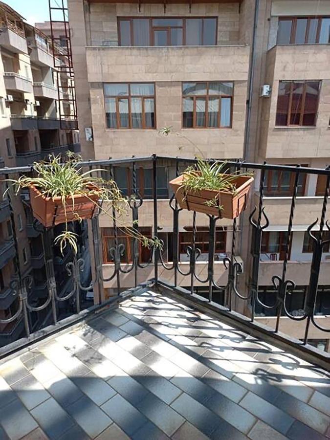 Loft Home In City Center Yerevan Exterior photo